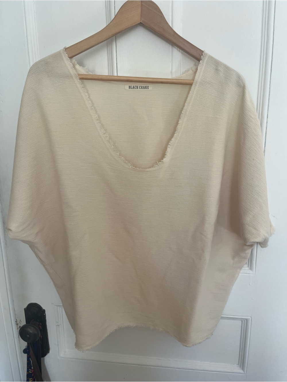 Black Crane Cream Raw-Edge V-Neck Top